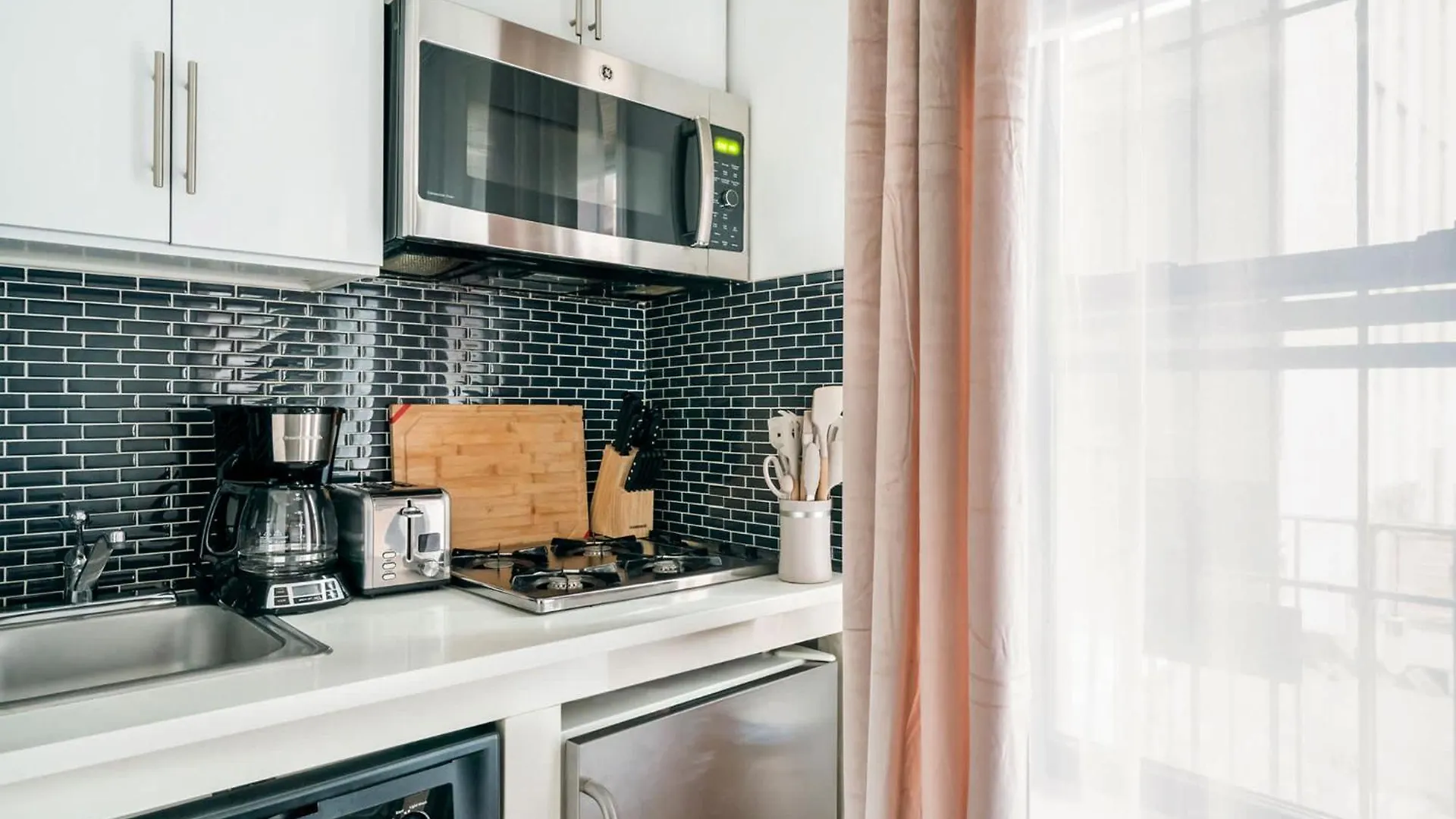 69-3B Celebrate In Style 1Br Prime Lower East Side Brand New New York 0*,  United States