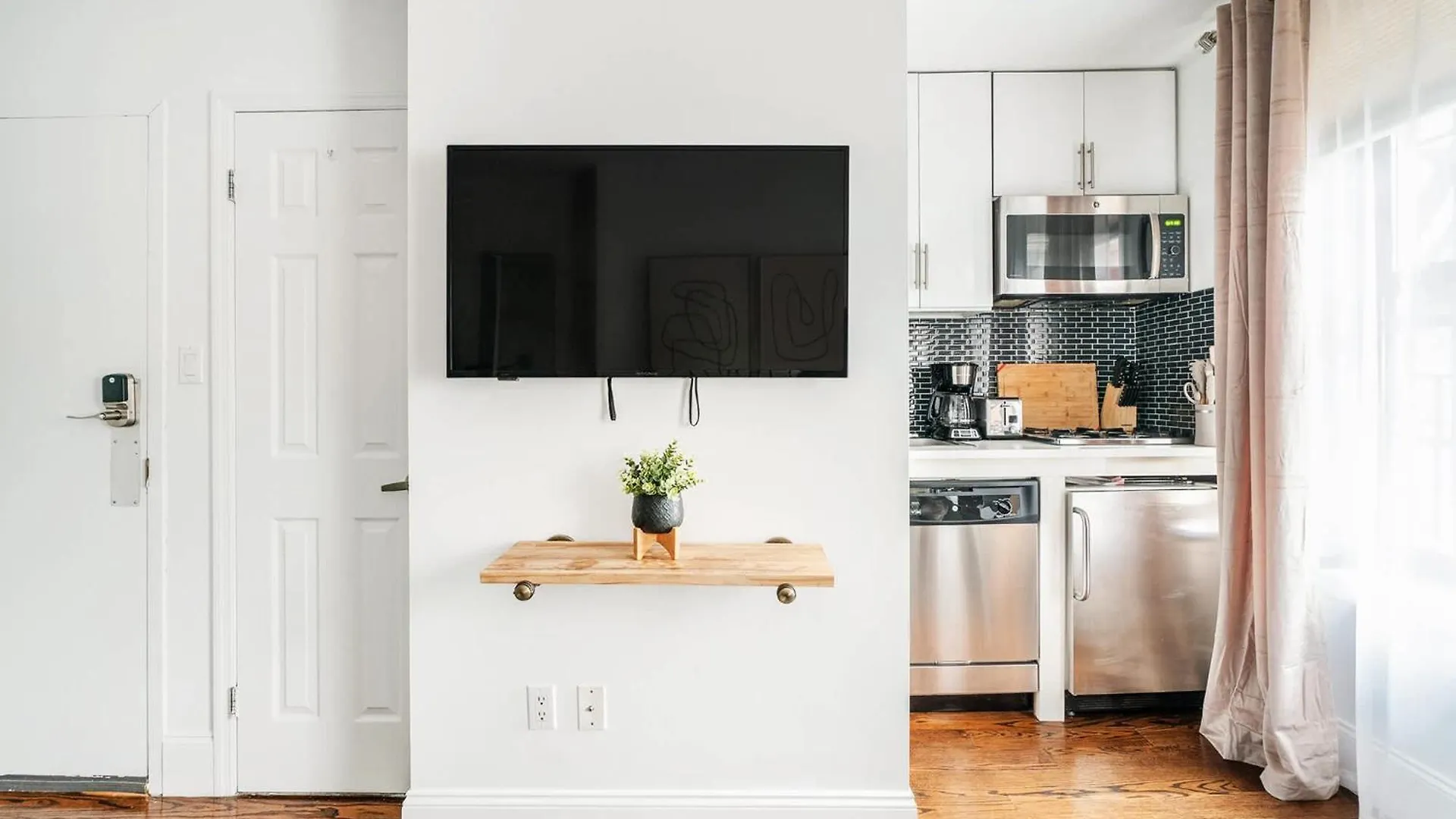 69-3B Celebrate In Style 1Br Prime Lower East Side Brand New New York